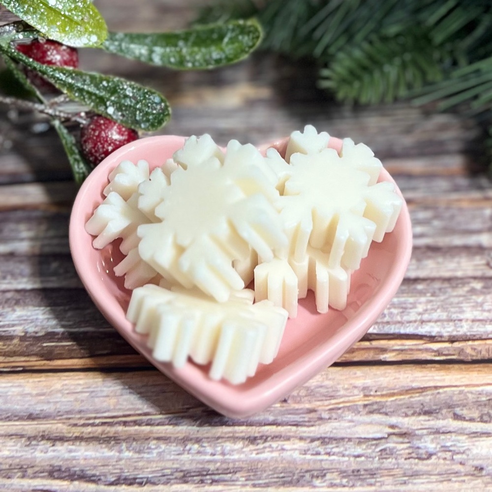 Handmade Mini Soap - Snow Flakes heart shape PINK glass tray SWEATER WEATHER💕❄️ - Picture 3 of 4